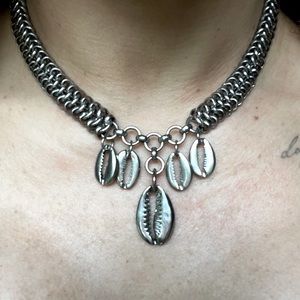 Silver necklace chocker with silver shells